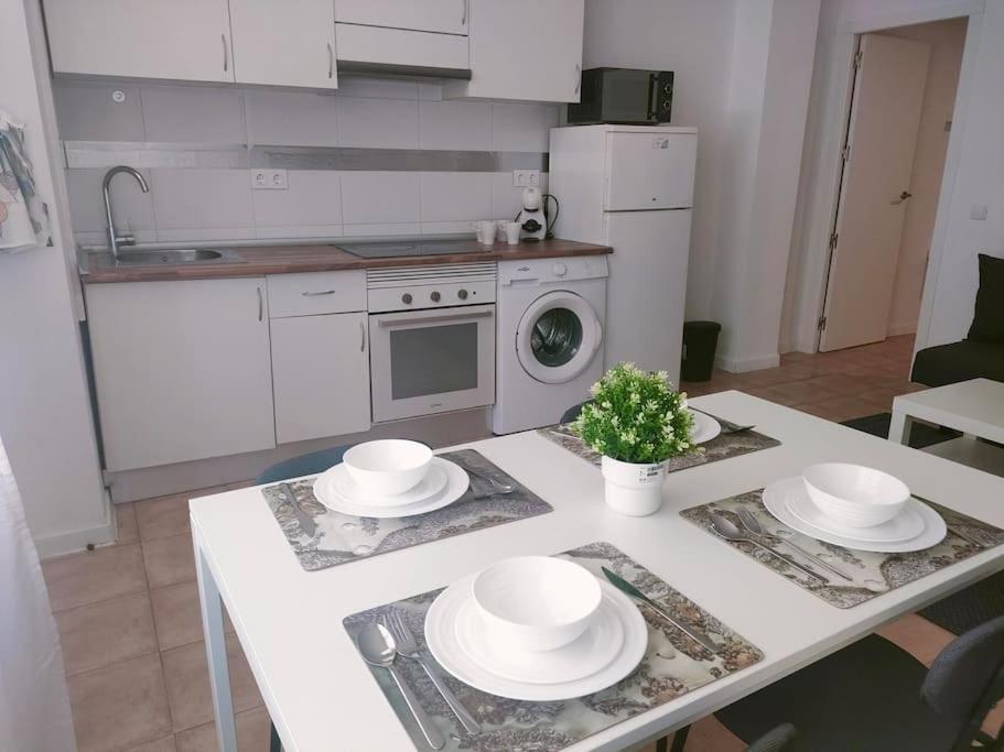 Centro Capital Wizink Feria Bernabeu Aeropuerto Apartment Madrid Bagian luar foto